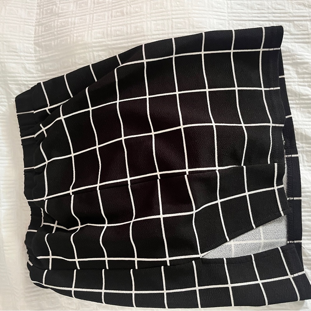 Black and white line skirt